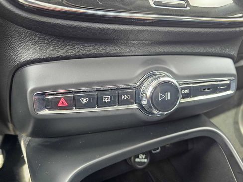 Used 2023 Volvo XC40 B5 Plus w/ Protection Package Premier image 32