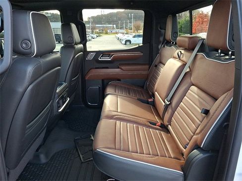 Used 2024 GMC Sierra 1500 Denali Ultimate image 10