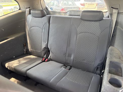 Used 2011 Chevrolet Traverse LS image 17