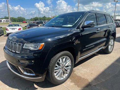 Used 2017 Jeep Grand Cherokee Summit image 4