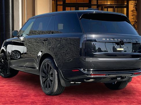 New 2026 Land Rover Range Rover Long Wheelbase SE AWD/4WD image 3
