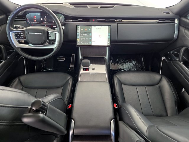 Used 2025 Land Rover Range Rover Long Wheelbase SE AWD/4WD image 4
