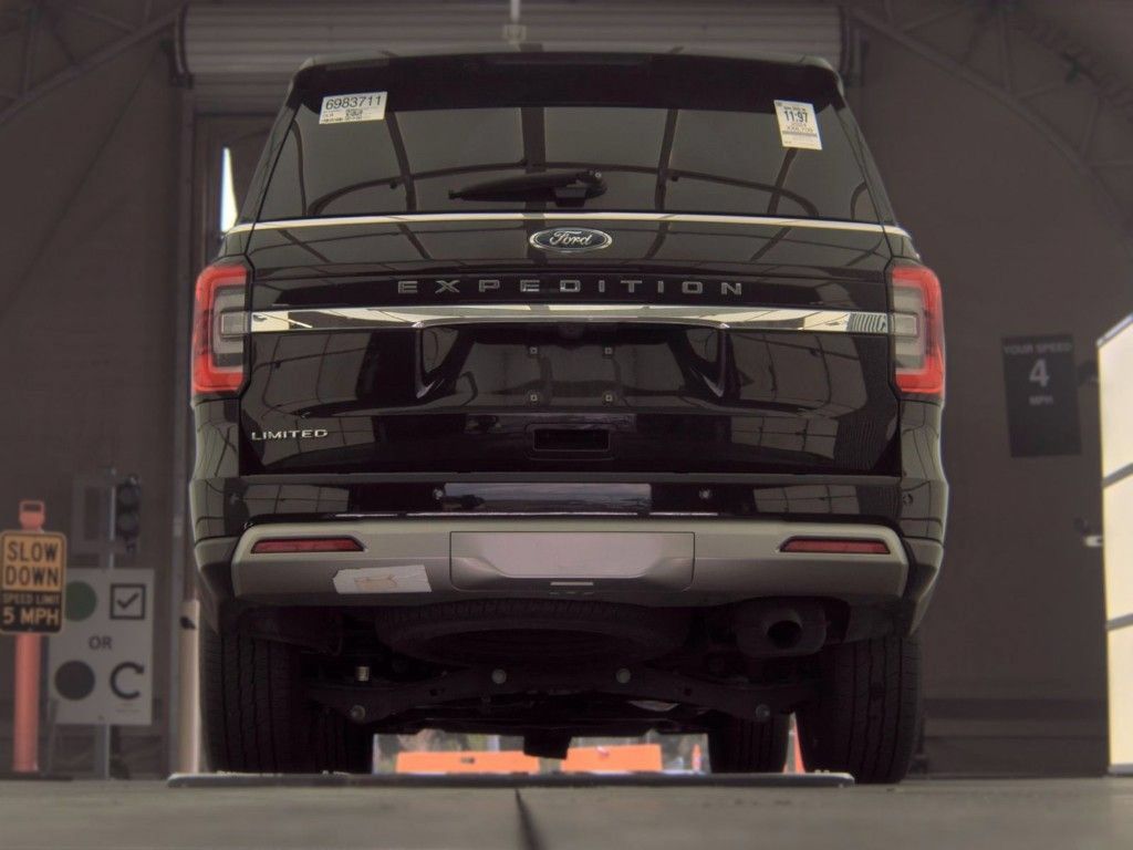 Used 2024 Ford Expedition Limited AWD/4WD image 5