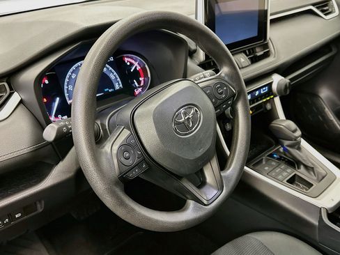 Used 2025 Toyota RAV4 LE AWD/4WD image 18