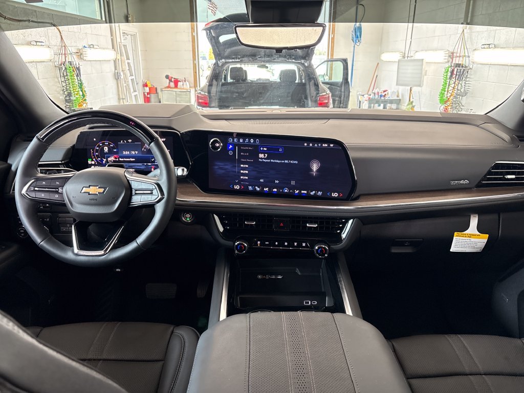 Used 2026 Chevrolet Suburban High Country AWD/4WD image 18