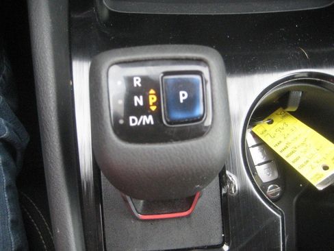 Used 2021 Nissan Rogue S AWD/4WD image 16