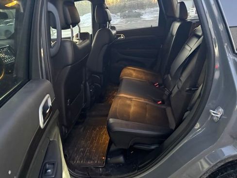 Used 2021 Jeep Grand Cherokee Laredo X image 12