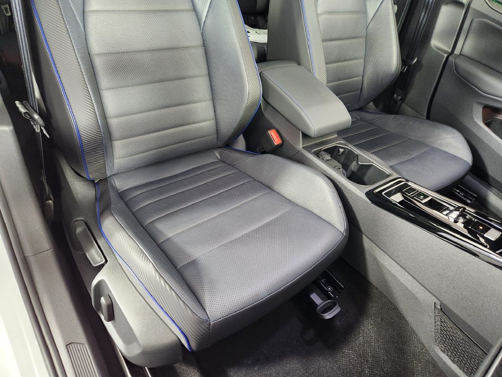 Used 2023 Volkswagen Golf 20th Anniversary Edition AWD/4WD image 11