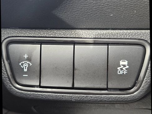Used 2023 Kia Forte LXS image 18