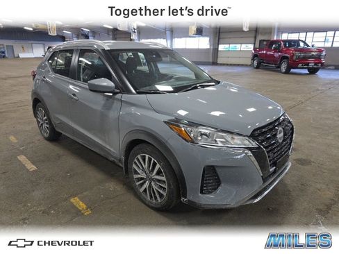 Used 2024 Nissan Kicks SV image 1