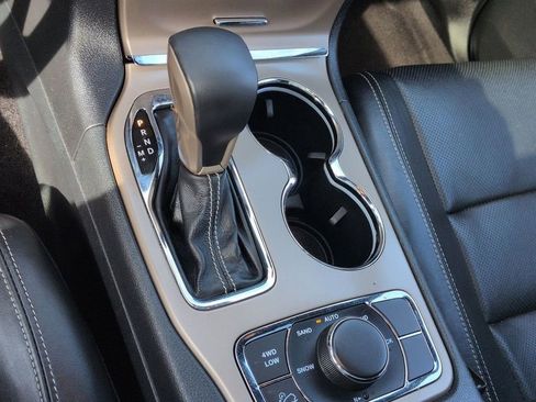 Used 2016 Jeep Grand Cherokee Limited w/ Luxury Group II image 17