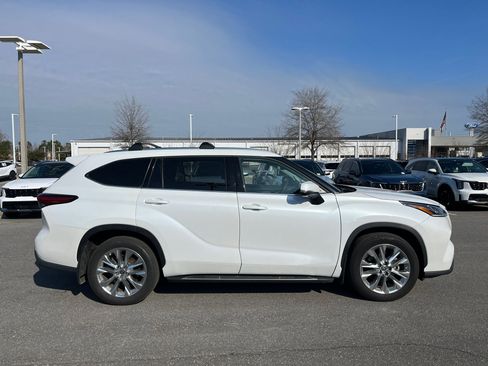 Used 2023 Toyota Highlander Limited image 10