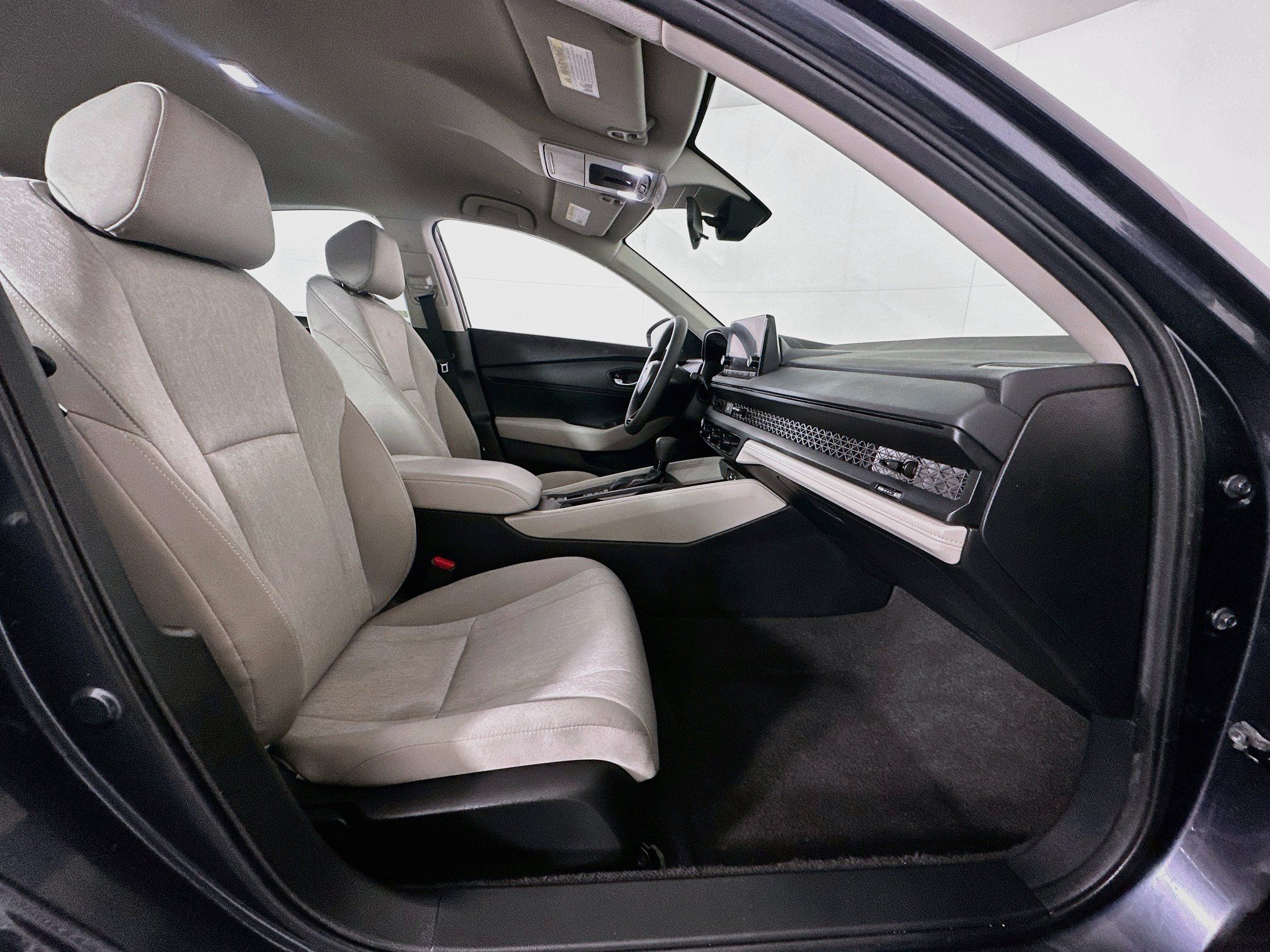 Used 2025 Honda Accord LX image 29