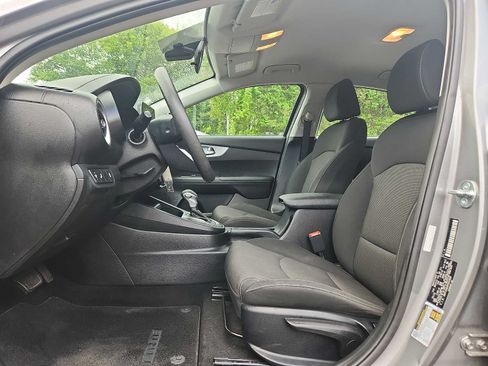 Used 2023 Kia Forte LXS w/ LXS Technology Package FWD image 13