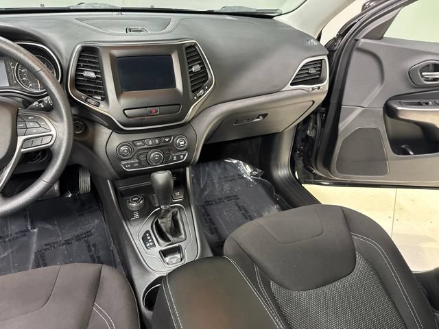 Used 2019 Jeep Cherokee Latitude w/ Popular Appearance Group AWD/4WD image 20