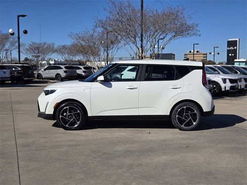 Certified 2025 Kia Soul EX image 12