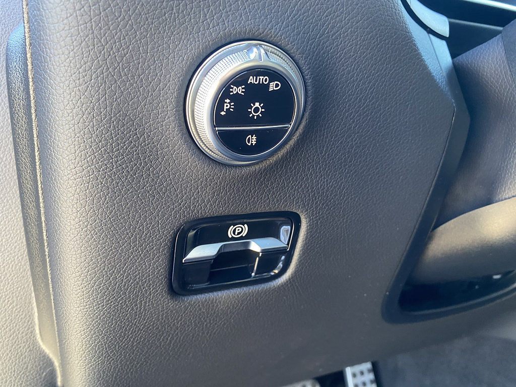 Used 2024 Mercedes-Benz GLC 300 4MATIC image 18