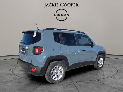 Used 2018 Jeep Renegade Latitude image 5