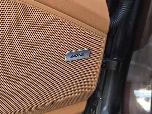 Used 2023 Porsche Cayenne Platinum Edition w/ Premium Package Plus (PIA) image 17