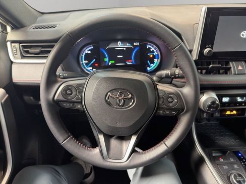 Used 2025 Toyota RAV4 SE image 10