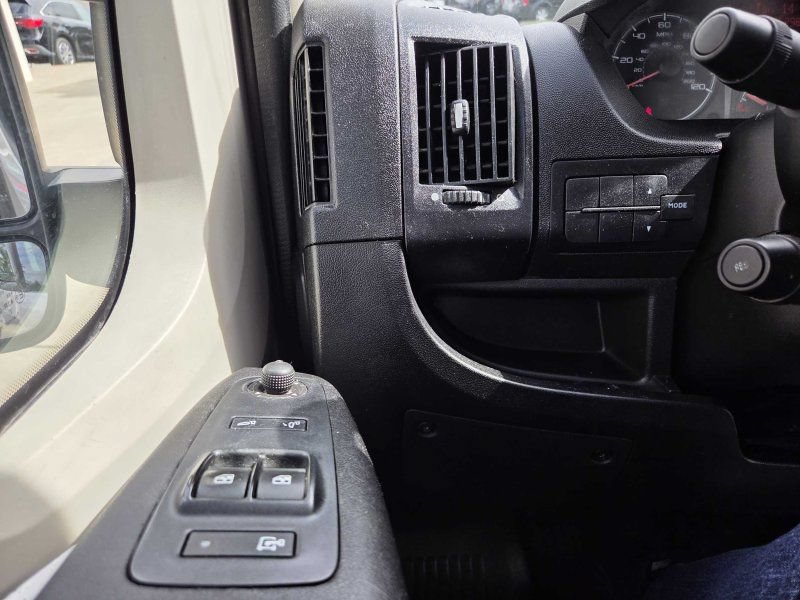 Used 2019 RAM ProMaster 2500 w/ Interior Convenience Group FWD image 17