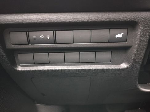 New 2025 Mitsubishi Outlander SE image 13