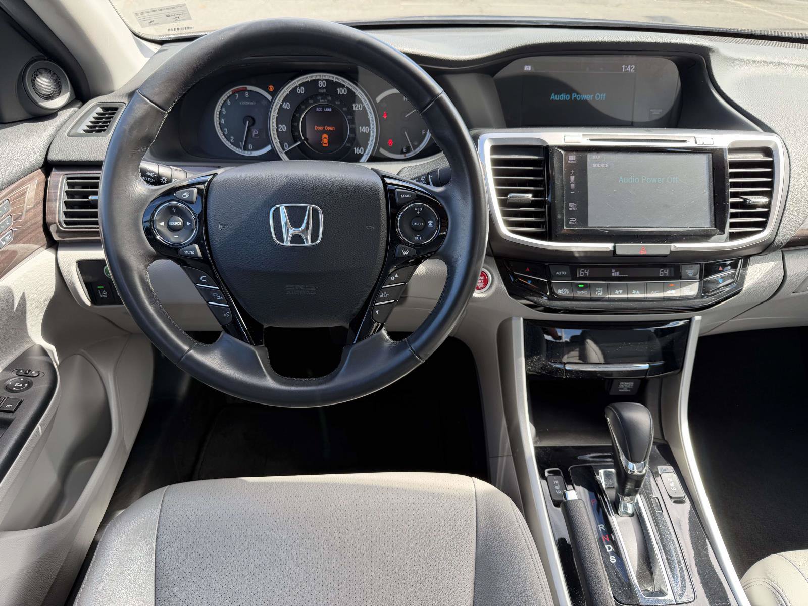 Used 2017 Honda Accord Touring image 8
