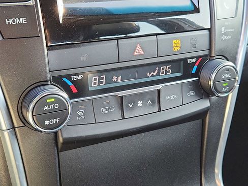 Used 2015 Toyota Camry XLE image 15