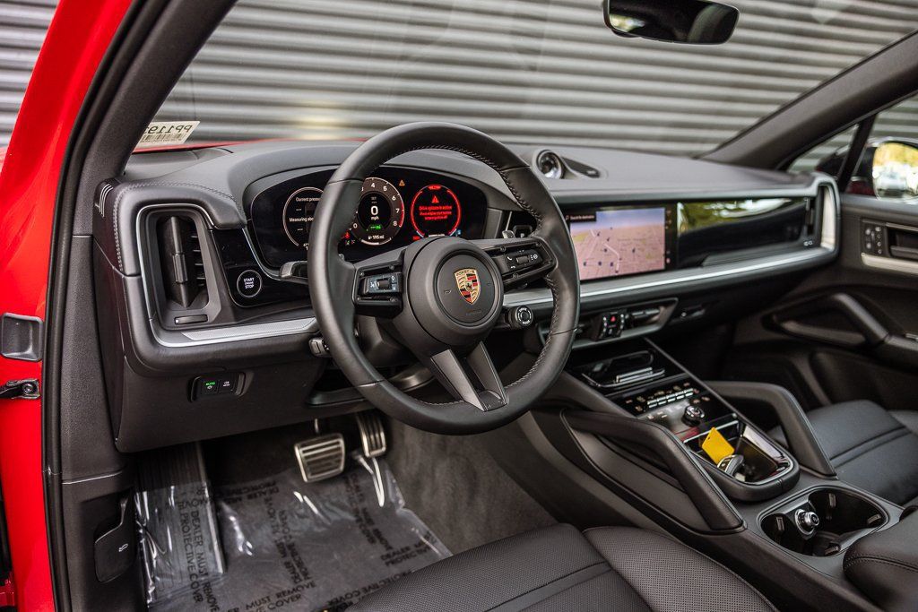 Certified 2025 Porsche Cayenne E-Hybrid AWD/4WD image 4