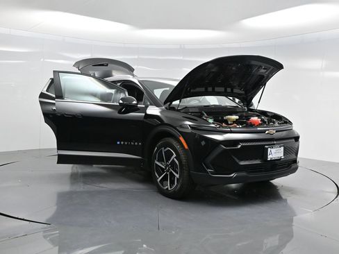 Used 2026 Chevrolet Equinox EV LT image 32