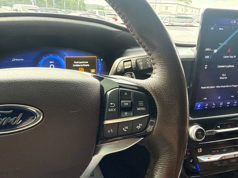 Used 2021 Ford Explorer King Ranch w/ Premium Technology Package AWD/4WD image 16