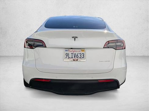 Used 2022 Tesla Model Y Long Range image 7