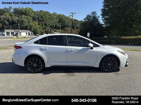 Used 2024 Toyota Corolla SE image 3