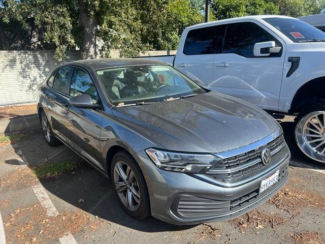 Used 2024 Volkswagen Jetta SE FWD image 4