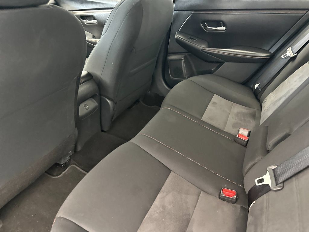 Used 2025 Nissan Sentra SR FWD image 11