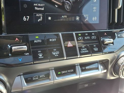 Used 2026 Lexus LX 600 4WD w/ Luxury Package image 18