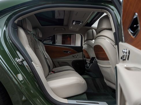 Certified 2024 Bentley Flying Spur W12 image 54