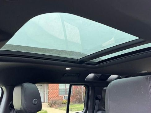 Used 2022 Land Rover Defender 110 X-Dynamic SE AWD/4WD image 29