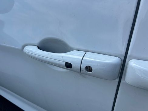 Used 2025 Chrysler Pacifica Select FWD image 11