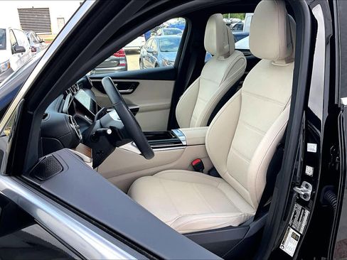 Used 2025 Mercedes-Benz GLC 300 image 8