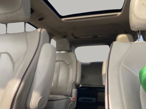 Used 2020 Chrysler Pacifica Limited image 26