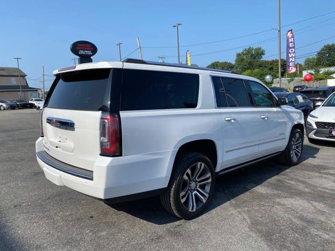 Used 2020 GMC Yukon XL Denali w/ Denali Premium Package image 7