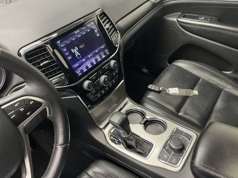 Used 2019 Jeep Grand Cherokee Limited w/ Trailer Tow Group IV image 17