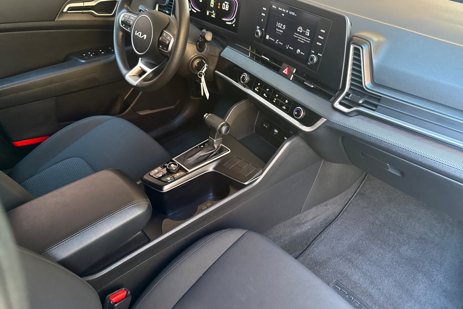Used 2025 Kia Sportage LX FWD image 16