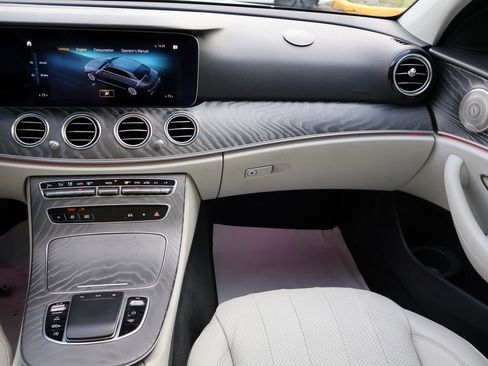 Used 2021 Mercedes-Benz E 350 Sedan w/ Premium Package image 40