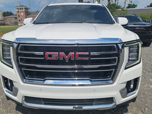 Used 2024 GMC Yukon SLT w/ SLT Premium Package AWD/4WD image 2