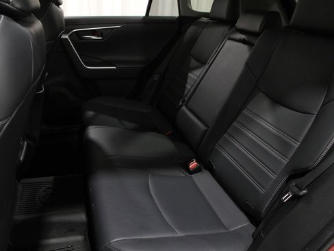 Used 2019 Toyota RAV4 Limited image 19