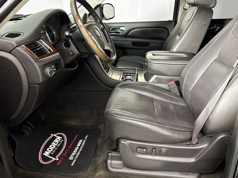 Used 2014 Cadillac Escalade Platinum image 16