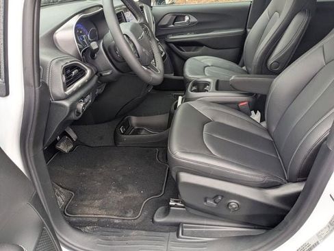 New 2026 Chrysler Pacifica Select AWD/4WD image 13