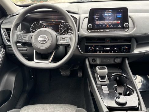 Used 2024 Nissan Rogue SV image 8